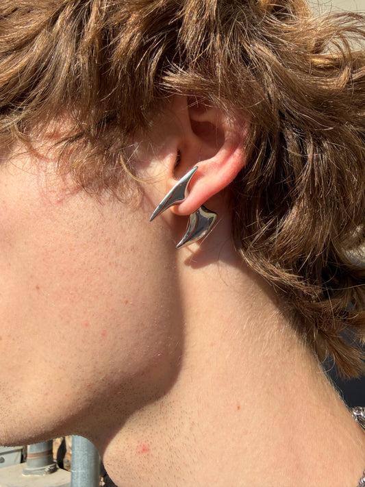 VOID FANG EARRINGS