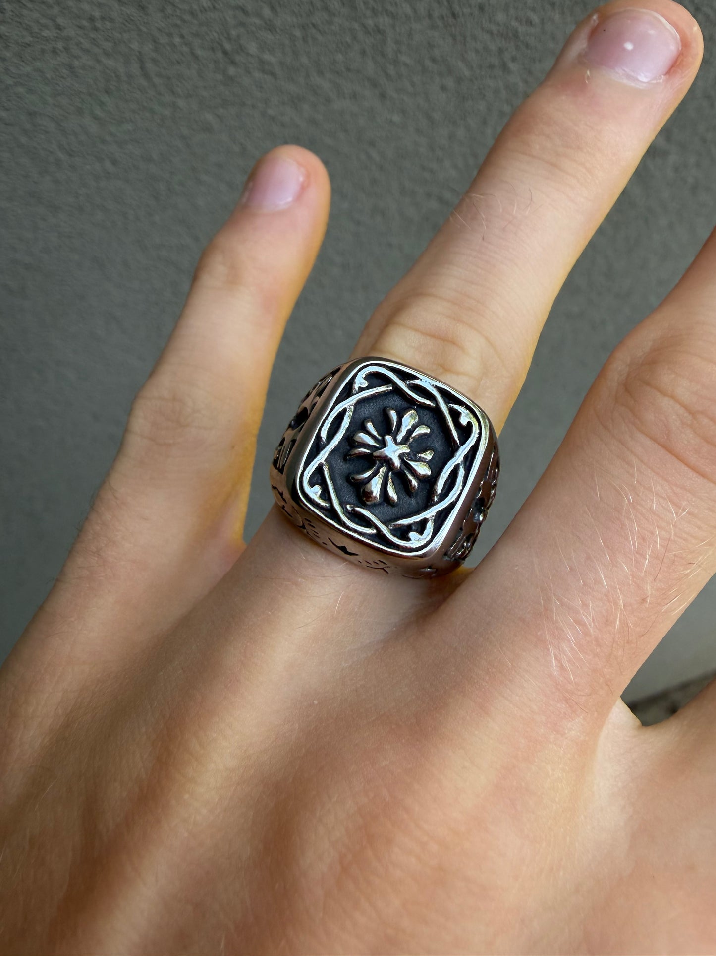 REGAL CROSS RING