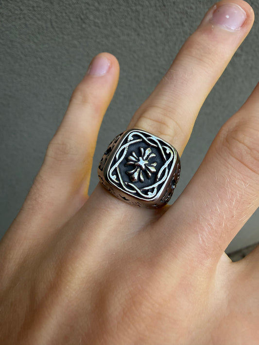 REGAL CROSS RING