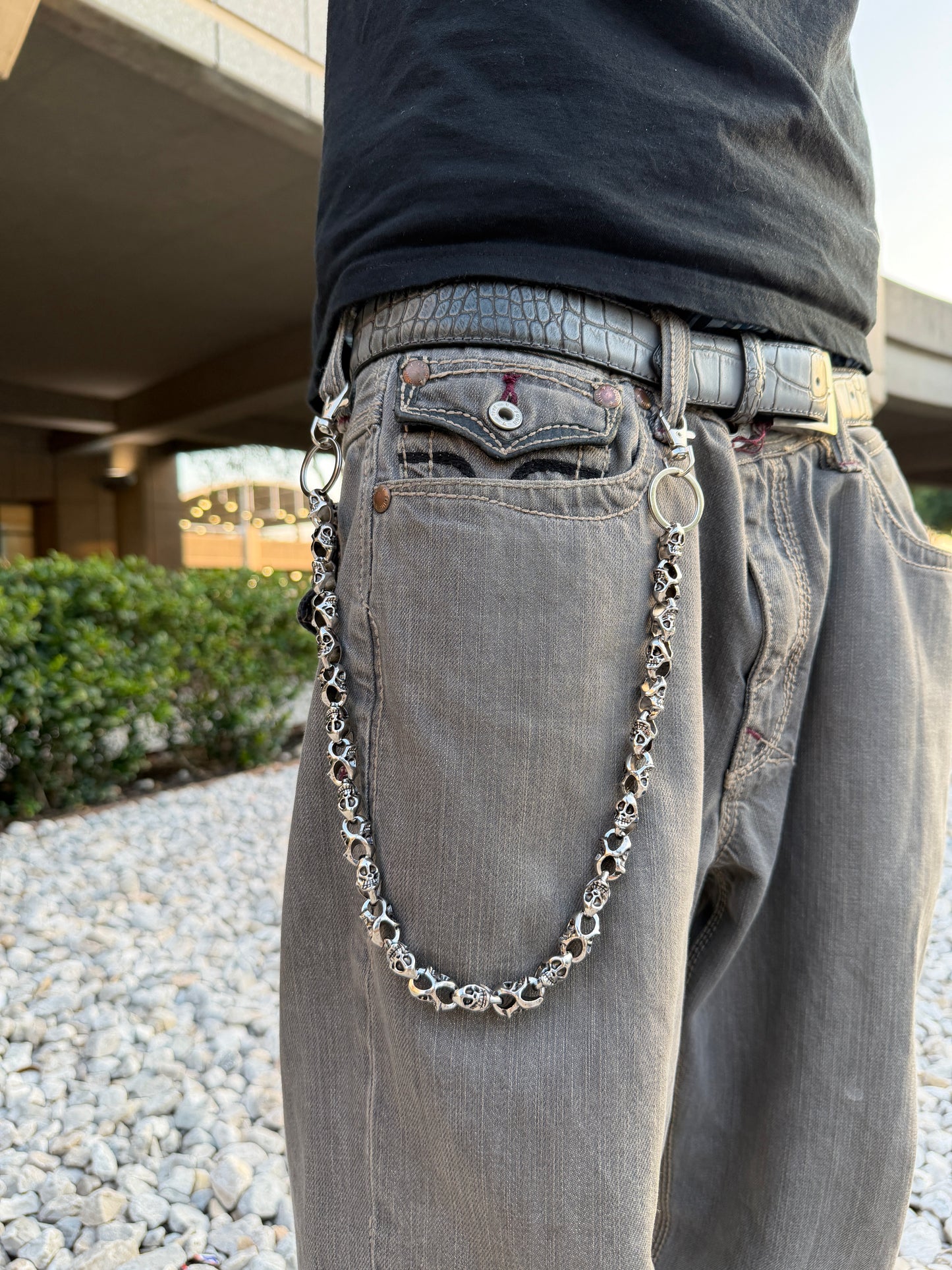 SKULL-BOUND CHAIN BELT