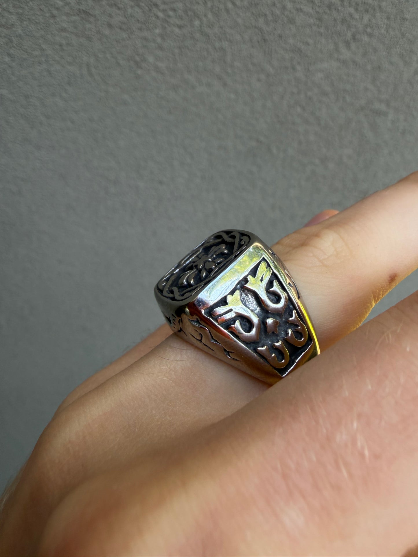 REGAL CROSS RING
