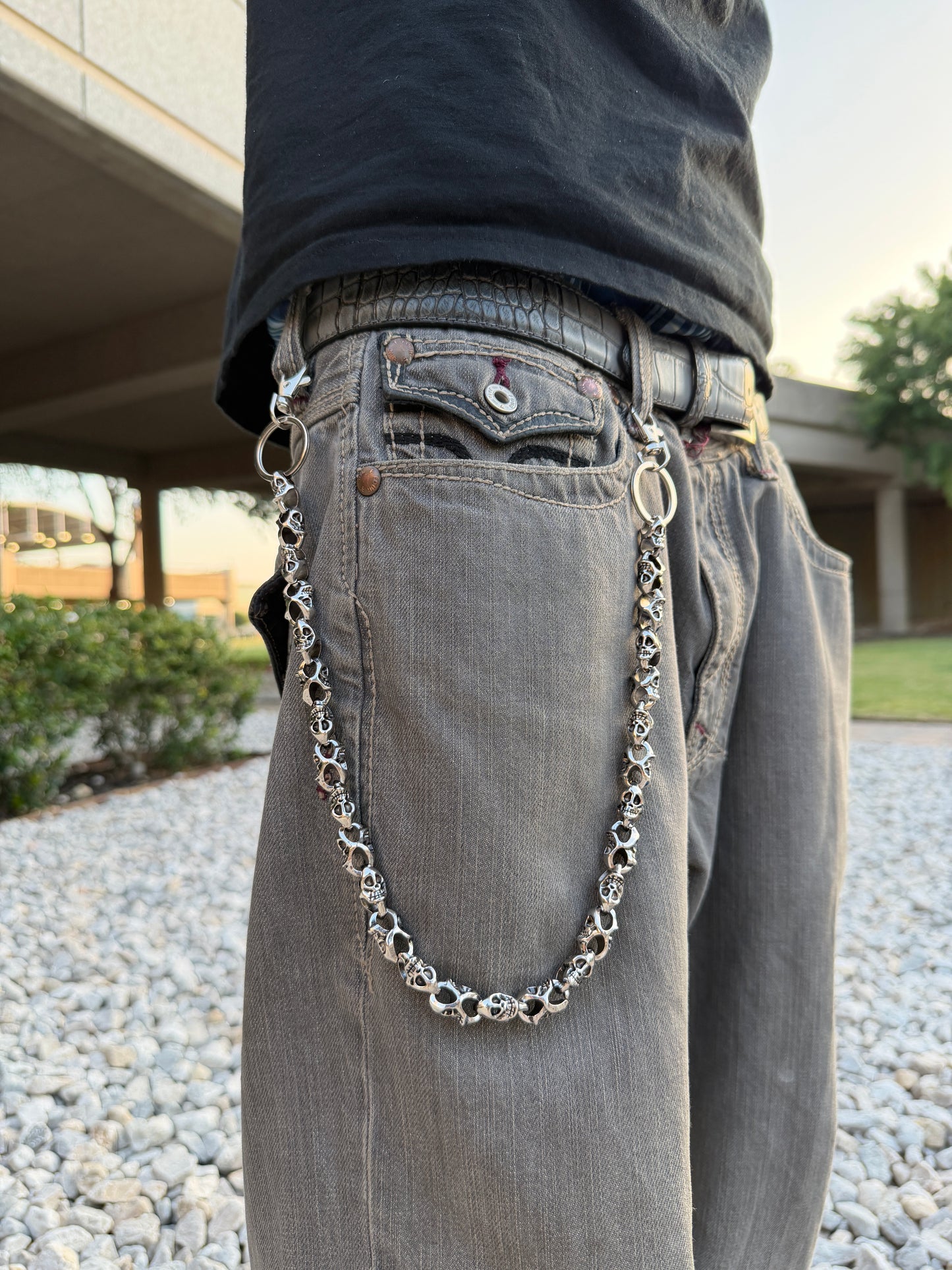 SKULL-BOUND CHAIN BELT