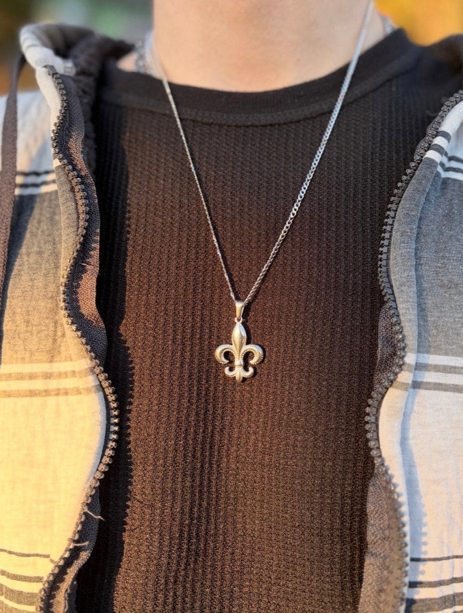 SILVER FLEUR-DE-PENDANT NECKLACE