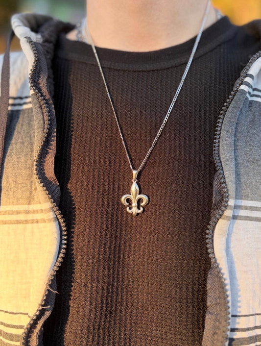SILVER FLEUR-DE-PENDANT NECKLACE