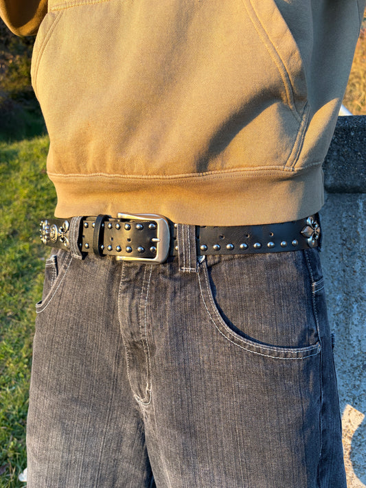 ONYX FLEUR-DE-LIS STUDDED BELT